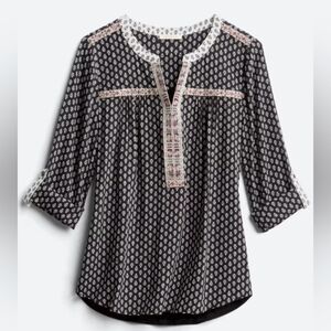 Skies Are Blue Black and White Mixed Material Blouse With Roll Tab Sleeves Large